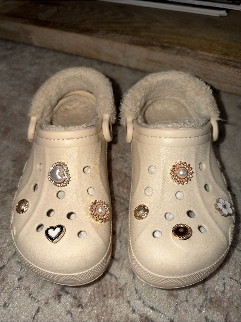 CROCS Cream Kids Faux-Fur Lined Slip-On Clogs with Gold & Pearl Charms
